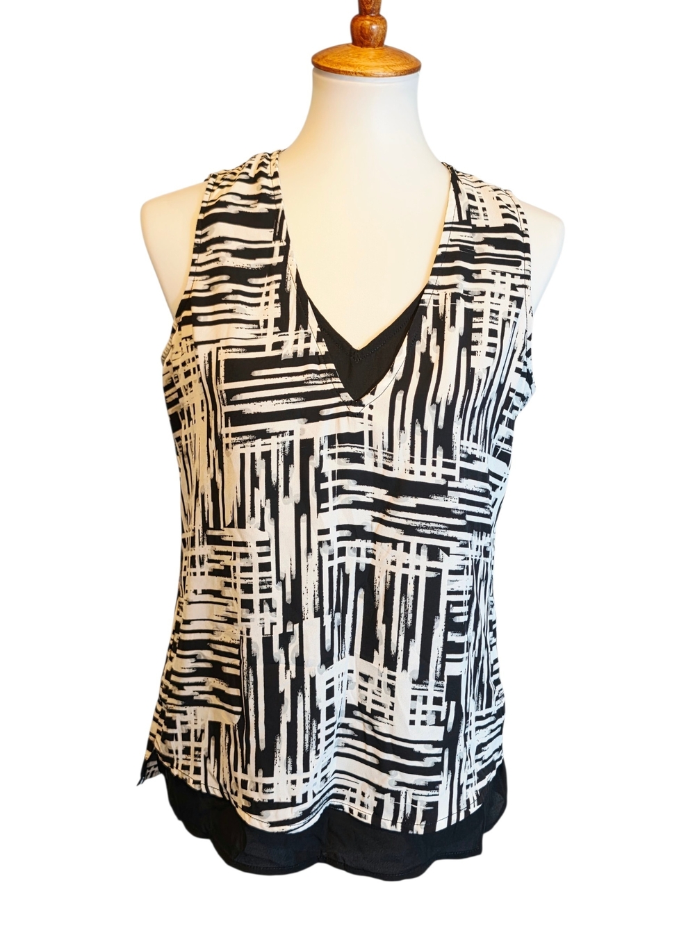 Sioni Black & White Abstract Print V-Neck Camisole